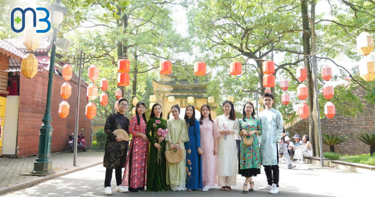 Những khoảnh khắc đẹp trong tà áo dài truyền thống