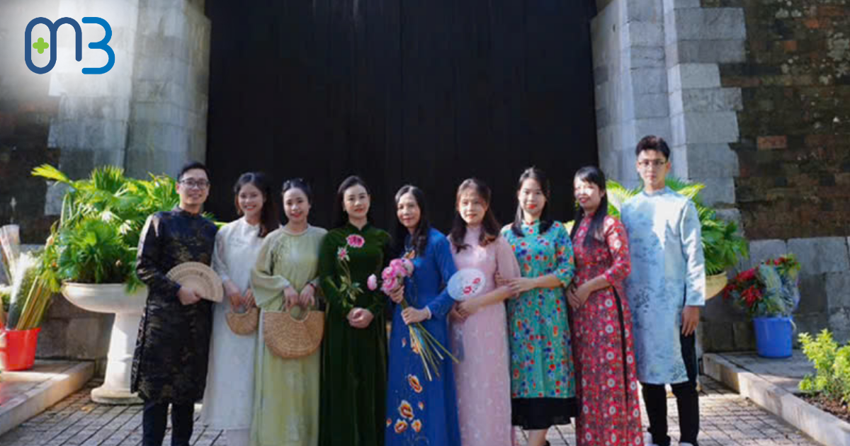 Tập thể nhân viên Công Ty Cổ phần Dược Phẩm và Thiết bị y tế MB