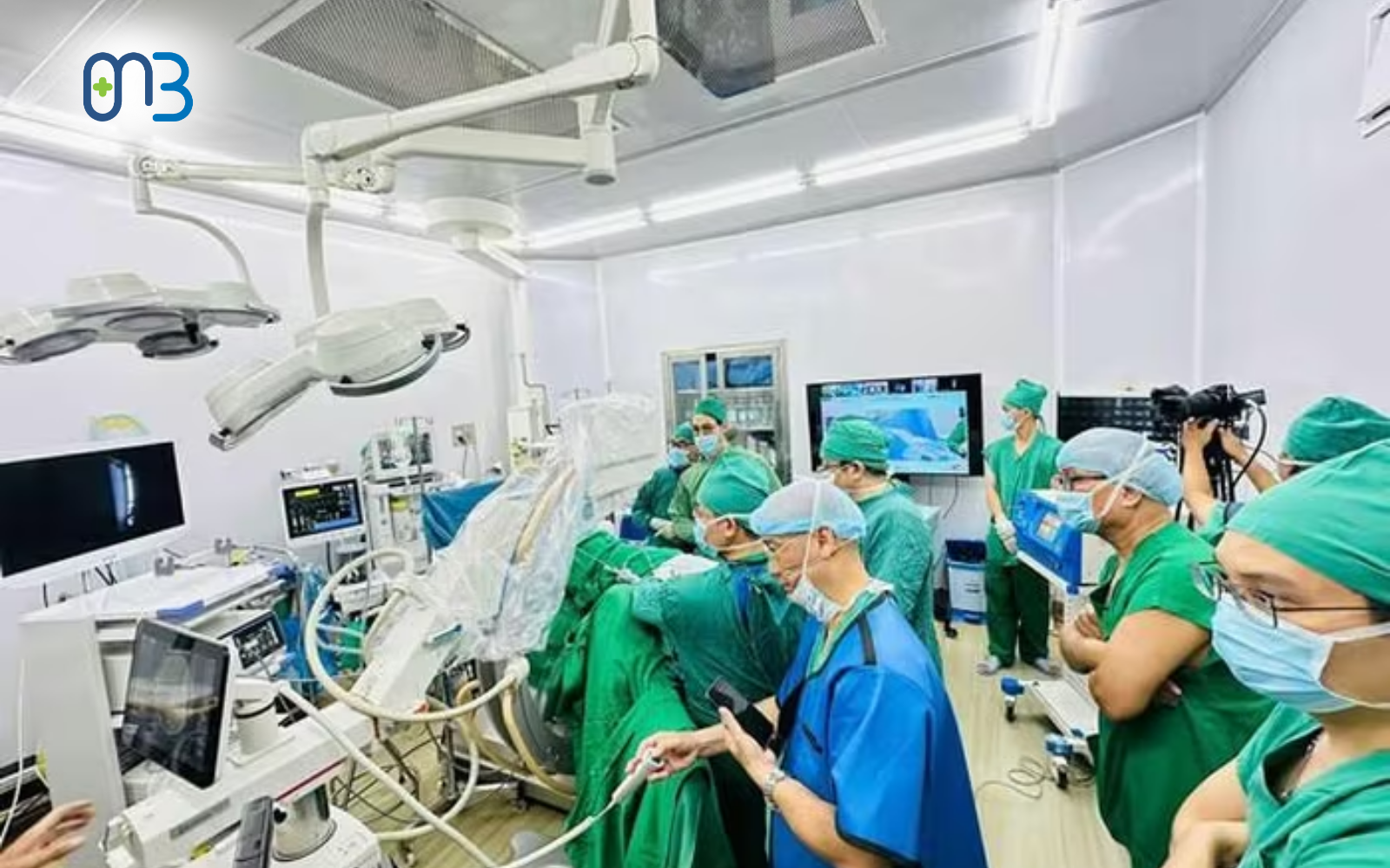 Các bác sĩ đã trình diễn phẫu thuật trực tiếp tại Hội nghị VUNA-HUNA 2025