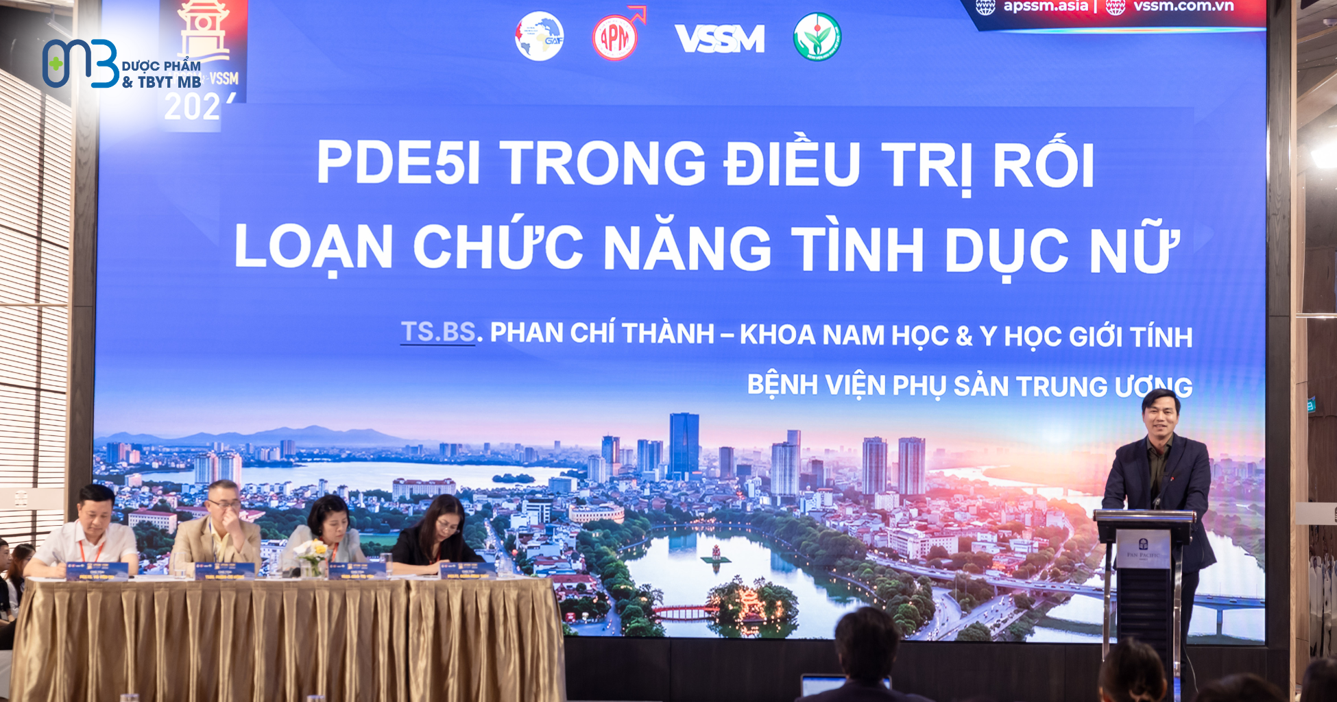 BS Phan Chí Thành báo cáo tại hội nghị
