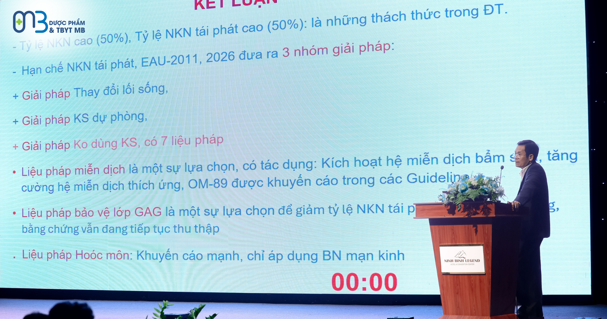 PGS.TS.BS.CKII Trần Văn Hinh - Phó chủ tịch kiêm Tổng Thư ký Hội Tiết niệu - Thận học Việt Nam cập nhật những kiến thức mới tại sự kiện