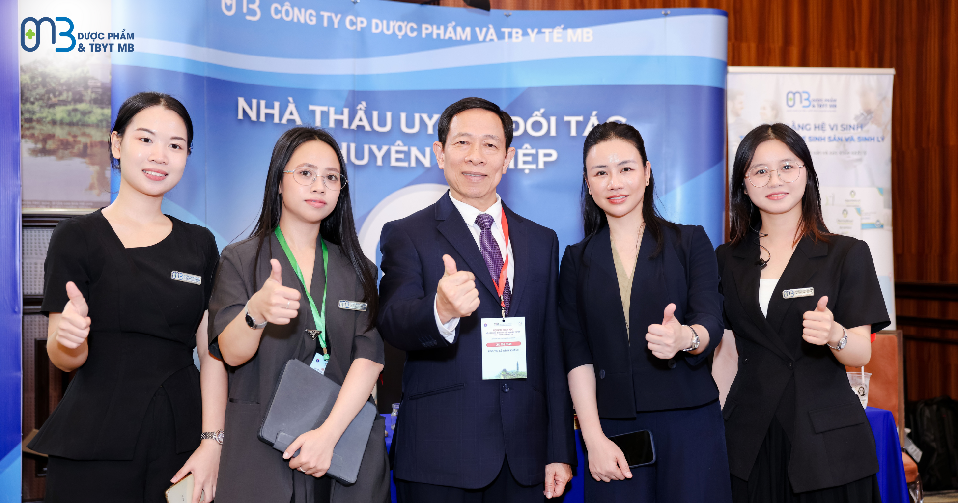 PGS.TS.BS Lê Đình Khánh - Chủ tịch Hội tiết niệu, Thận học Việt Nam giao lưu cùng tập thể Dược phẩm MB