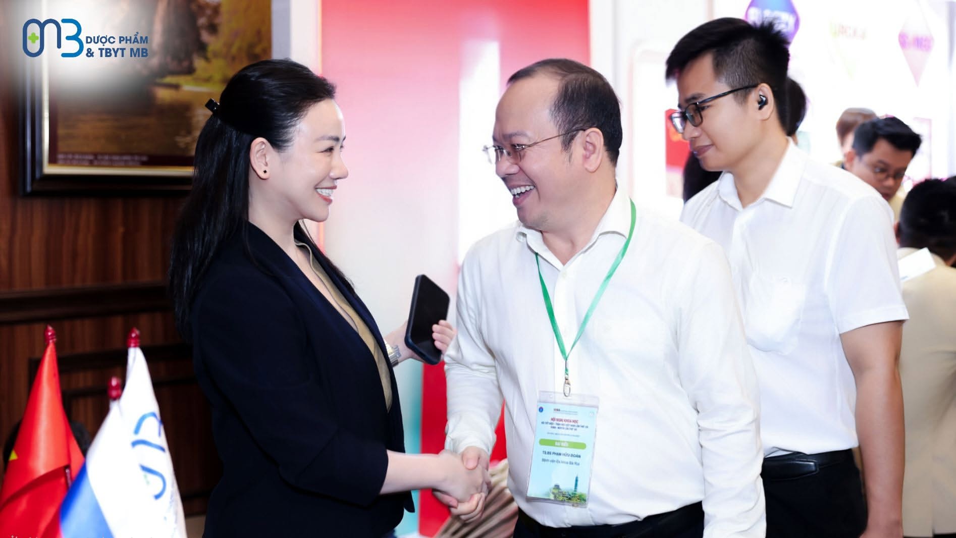 Đại diện Dược phẩm MB đồng hành cùng các bác sĩ tại Vuna 2026