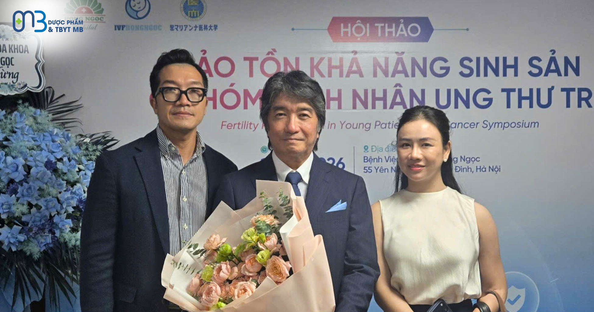 Đại diện MB trao đổi cùng GS. Nao Suzuki tại hội thảo