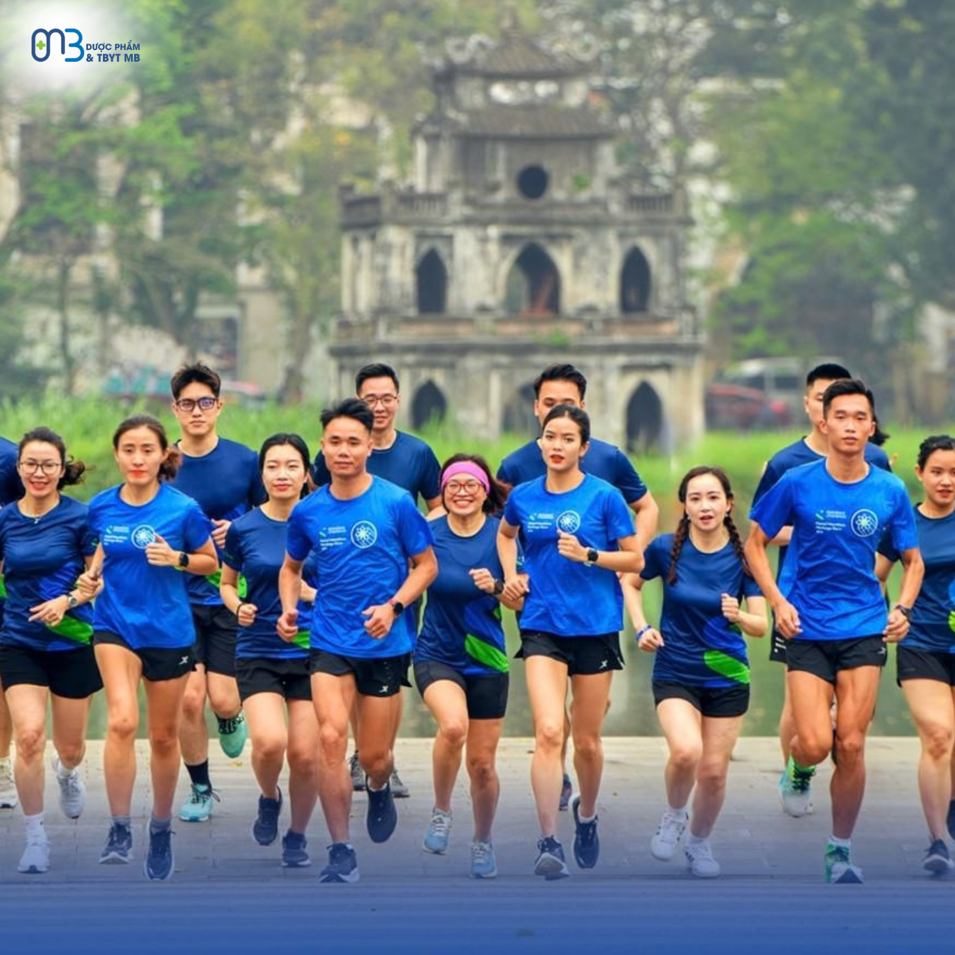 Các bác sĩ tham gia giải chạy DOCTORS RUN FOR HEALTH, cùng nhau chinh phục đường chạy tại Standard Chartered Marathon Di sản Hà Nội 2026.